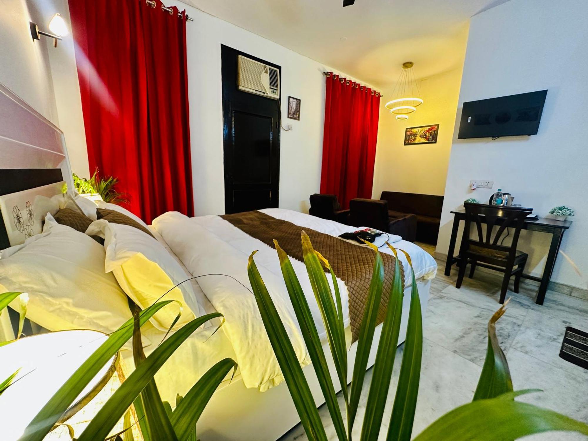 Hotel The White Scent-Near Noida Sector 18 Metro Zewnętrze zdjęcie