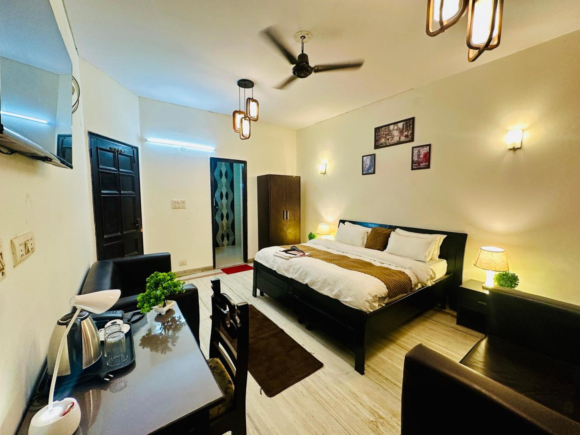 Hotel The White Scent-Near Noida Sector 18 Metro Zewnętrze zdjęcie