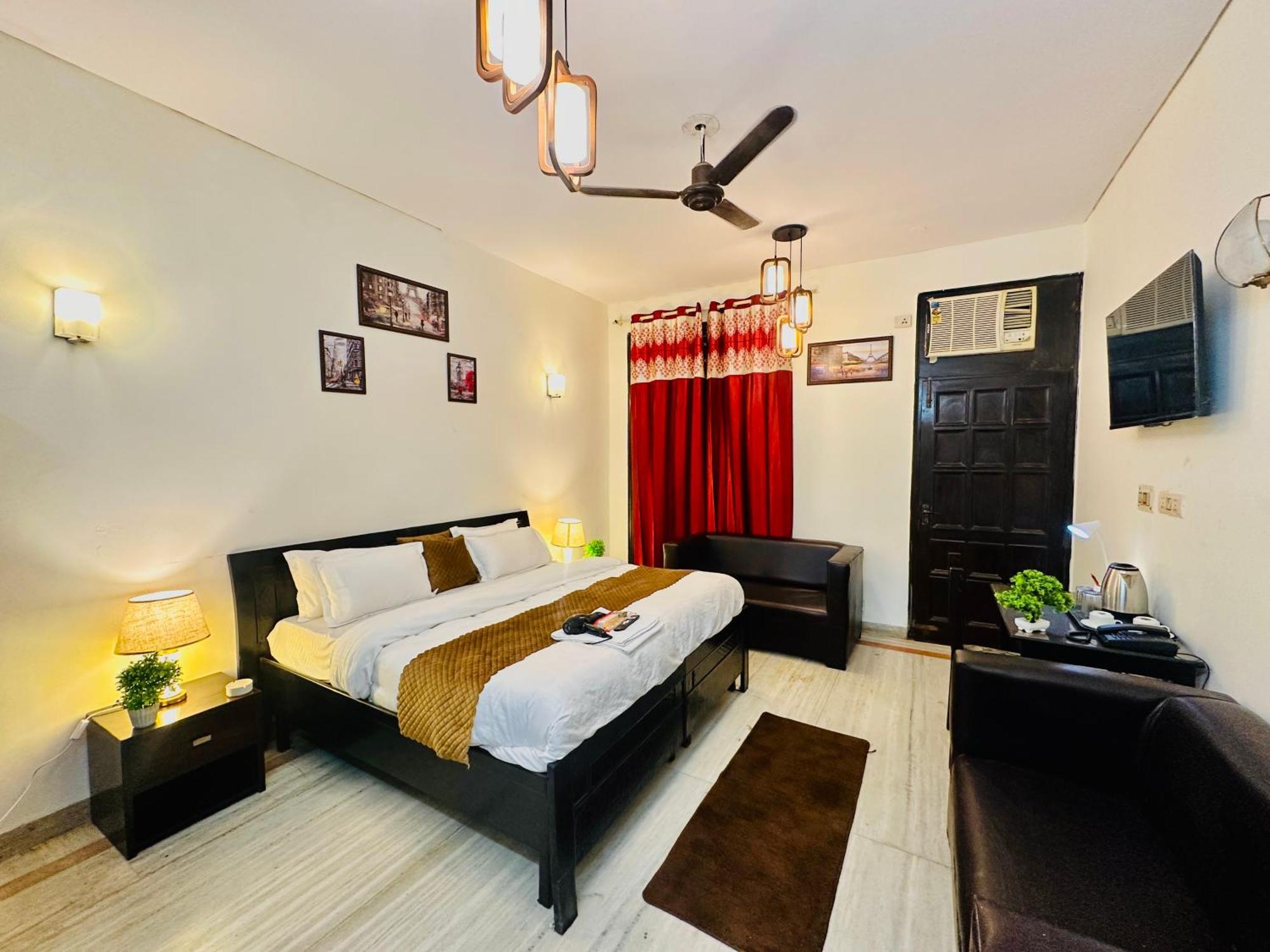 Hotel The White Scent-Near Noida Sector 18 Metro Zewnętrze zdjęcie