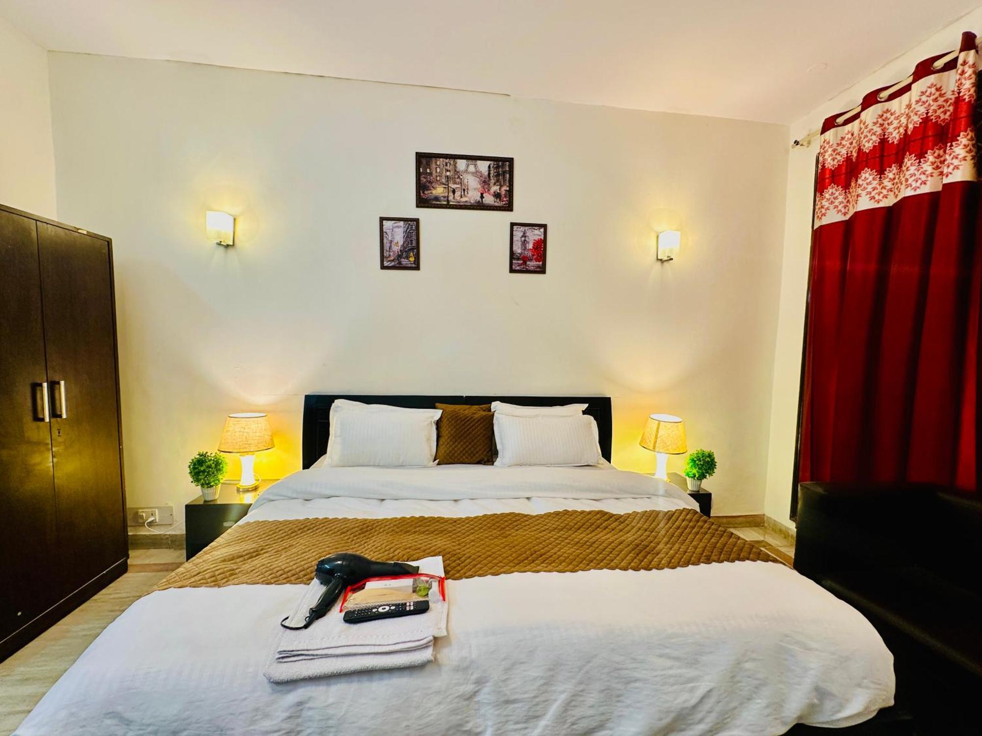 Hotel The White Scent-Near Noida Sector 18 Metro Zewnętrze zdjęcie