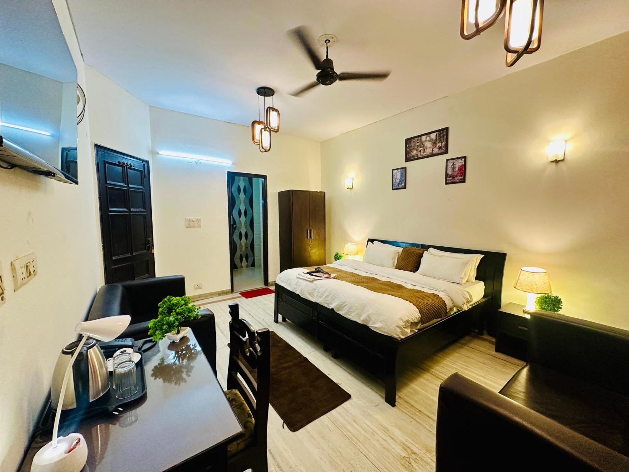 Hotel The White Scent-Near Noida Sector 18 Metro Zewnętrze zdjęcie