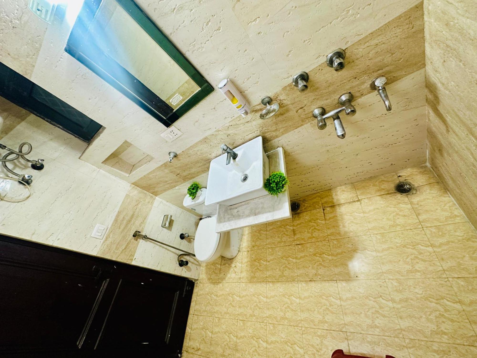 Hotel The White Scent-Near Noida Sector 18 Metro Zewnętrze zdjęcie